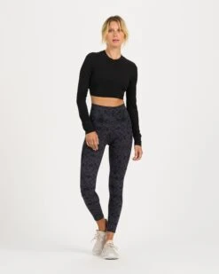 Long-Sleeve Lux Crop Tee | Black -Vuori Sales Store VW1021BLK 4 850c1a99 2c60 43ed ac0d 494c84cdbd39