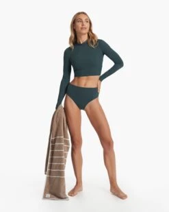 Dune Crop | Beryl -Vuori Sales Store VW1024BER SP23 W ECOMM WATERTOPS 1333 FULL 1x1 833a27f2 1c82 4751 b62b 781aae19161f 1