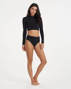 Dune Crop | Black -Vuori Sales Store VW1024BLK 2411 66f01f14 ca30 4235 af7f 43d1c72bad8d