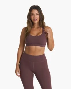 Stride Bra | Chestnut -Vuori Sales Store VW1036CHN FA22 W ECOMM CURVE 00721 1x1 ef5ca0d7 b305 4a25 b9b8 567793d91eff