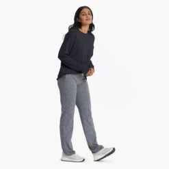 Long-Sleeve Sunrise Crew | Black 16 Long-Sleeve Sunrise Crew | Black -Vuori Sales Store VW1048BLK 0807