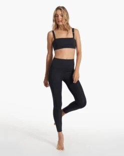 Evolve Square Neck Bra | Black -Vuori Sales Store VW1081BLK SP23 W ECOMM SPORTSBRAS FULL 0134 1x1 075012e6 c4ae 4e6e 9870 929414aa80a1