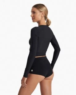 Long Sleeve Dune Crew | Black -Vuori Sales Store VW1082BLK SP23 W ECOMM WATERTOPS 3803 TOP 1x1 0bce4be0 6e67 4cdf aeea e27c5694b016