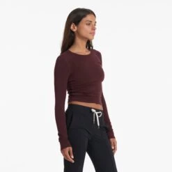Long-Sleeve Coast Crop Crew | Ruby -Vuori Sales Store VW1084RUB 03865