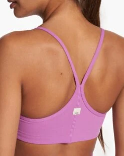 Vuori AllTheFeels™ Bra | Claret -Vuori Sales Store VW1099CLR FA23 M ECOMM sportsbras DETAIL 2