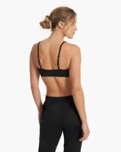Halo Essential Bra | Black Heather -Vuori Sales Store VW1110HBK SP23 W ECOMM SPORTSBRAS TOP 2880 1X1 88679ff0 8a8d 4756 bb52 5c27caaeffe5
