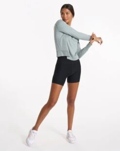 Daydream Crew | Stormy Heather -Vuori Sales Store VW133HSR SP23 W ECOMM TOPS DETAIL 03349 1x1 f2a7577f f198 4017 ba8b c0f8403b3996