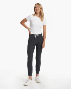 Pose Fitted Tee | White -Vuori Sales Store VW169WHT 23SP W ECOMM TOPS FULL ALT 3