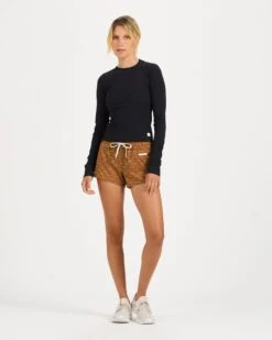 Long-Sleeve Pose Fitted Tee | Black -Vuori Sales Store VW199BLK 5