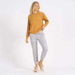 Long-Sleeve Halo Crew | Flax Heather -Vuori Sales Store VW241HFL 4 a455c625 3759 4f93 9345 5e2063f6d779