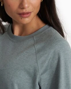 Long Sleeve Halo Crew | Stormy Heather 8 Long Sleeve Halo Crew | Stormy Heather -Vuori Sales Store VW241HSR SP22 W ECOMM FLEECE DETAIL 1652 1x1 3aeb08c6 72b2 4587 a97e ac75bfdb2495