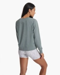 Long Sleeve Halo Crew | Stormy Heather 9 Long Sleeve Halo Crew | Stormy Heather -Vuori Sales Store VW241HSR SP22 W ECOMM FLEECE FULL 1557 1x1 5cd21542 3e7d 47f7 b612 a0bcdb907cab