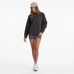 Restore Oversized Crew | Washed Black -Vuori Sales Store VW265WBL FA22 W ECOMM 01597 Retouch
