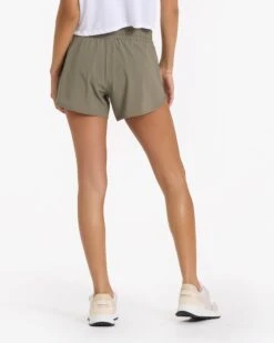 Clementine 4" Short 2.0 | Light Oregano -Vuori Sales Store VW3004LOR 00148 be13911c 68ef 4695 aa0f b903cbe85808