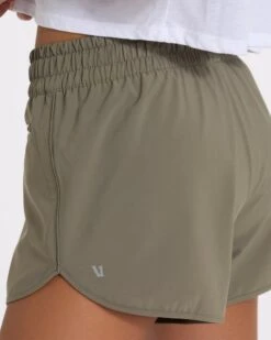 Clementine 4" Short 2.0 | Light Oregano -Vuori Sales Store VW3004LOR 00187