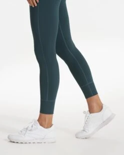 Daily Legging | Beryl -Vuori Sales Store VW323BER SP23 W ECOMM PANTS 1206 FULL 1x1 75311246 5895 4aca a53a bd90d8107d4c