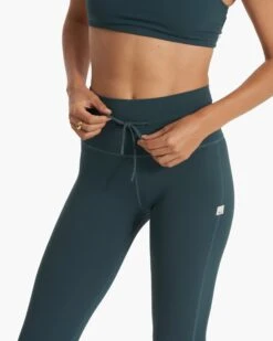 Daily Legging | Beryl -Vuori Sales Store VW323BER SP23 W ECOMM PANTS 1278 DETAIL 4x5 47cae004 dc5e 4735 ba3d 4af504f60837