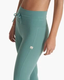 Daily Legging | Basil -Vuori Sales Store VW323BIL SP23 W ECOMM PANTS 1706 DETAIL 1x1 6495a6b5 cffd 4a76 8816 3aa50487f2dd