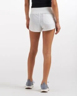 Seabreeze Short | White -Vuori Sales Store VW370WHT 3702 ColorCorrect