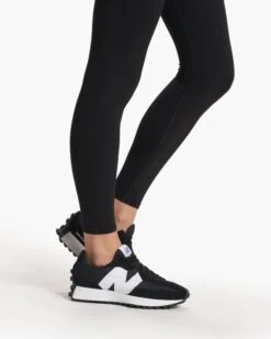 Vuori AllTheFeels™ Legging | Black -Vuori Sales Store VW4018BLK FA23 W ECOMM PANTS DETAIL 8