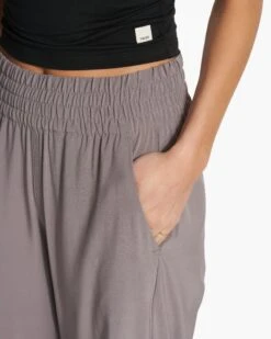 Villa Wideleg | Smoke -Vuori Sales Store VW4047SMK FA23 W ECOMM PANTS DETAIL 9