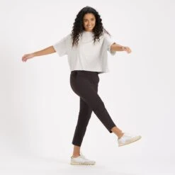 Miles Ankle Pant | Dark Cherry 7 Miles Ankle Pant | Dark Cherry -Vuori Sales Store VW404DCH 5 7350be41 49b9 414c ac34 245faa5e096a