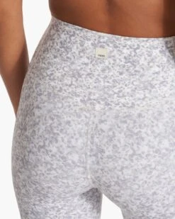 Studio Pocket Legging-Long | Light Micro Mini Camo -Vuori Sales Store VW446 LLMM SP23 W ECOMM PANTS DETAIL 3617 1x1 77266232 372d 401a 80a8 9c3f6d34d8a8