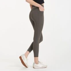 Studio Pocket Legging-Short | Oregano 10 Studio Pocket Legging-Short | Oregano -Vuori Sales Store VW446 SORE 2898 4f2a9b97 30f1 475e b1a1 1d26406edca6