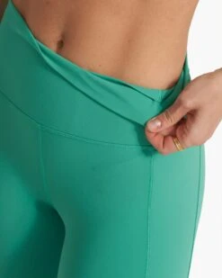 Studio Pocket Legging | Bergamot -Vuori Sales Store VW446BGM SP23 W ECOMM PANTS DETAIL 3387 1x1 bc781d3c 8559 4c35 b07f f8377c843245