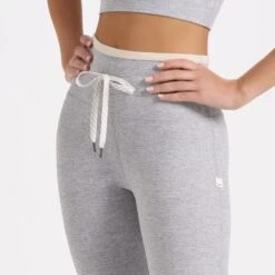 Vibe Elevation Legging | Light Heather Grey -Vuori Sales Store VW452LHG 6 a92dce42 564e 4b25 8846 21a23d71bd7d