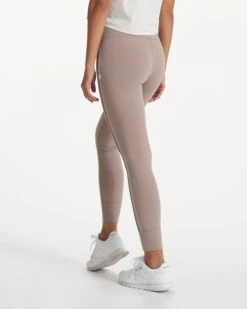 Daily Sport Legging | Graphite 10 Daily Sport Legging | Graphite -Vuori Sales Store VW459GPH SP23 W ECOMM PANTS 2522 DETAILS 1x1 dd4565b5 398e 4ff1 9204 c0edd1a2f07e