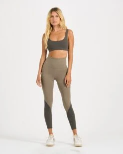 Colorblock Studio Legging | Light Oregano 6 Colorblock Studio Legging | Light Oregano -Vuori Sales Store VW460LOR 5 e9a7a9ee a7b2 4c4a ae67 13ba2e230d6e
