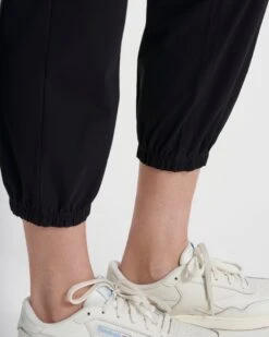 Miles Jogger | Black -Vuori Sales Store VW481BLK 0891