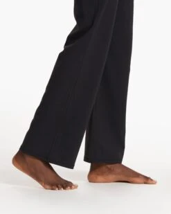 Daily Wideleg - Long | Black -Vuori Sales Store VW489 LBLK FA23 W ECOMM PANTS DETAIL 7