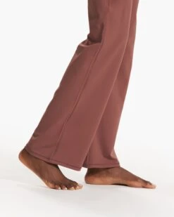 Daily Wideleg - Long | Hazelnut -Vuori Sales Store VW489 LHZN FA23 W ECOMM PANTS DETAIL 6