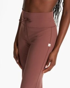 Daily Wideleg - Long | Hazelnut -Vuori Sales Store VW489 LHZN FA23 W ECOMM PANTS DETAIL 7