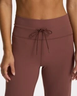 Daily Wideleg - Short | Hazelnut -Vuori Sales Store VW489 SHZN FA23 W ECOMM PANTS DETAIL 10