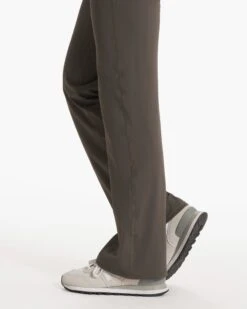 Daily Wideleg | Oregano 11 Daily Wideleg | Oregano -Vuori Sales Store VW489ORE SP22 W ECOMM DETAIL 4065