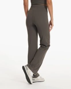 Daily Wideleg | Oregano 9 Daily Wideleg | Oregano -Vuori Sales Store VW489ORE SP22 W ECOMM FULL 4013