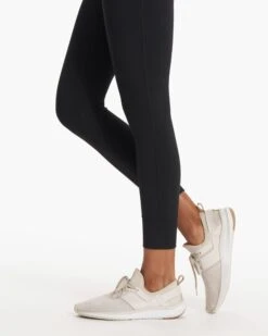 Daily Pocket Legging | Black -Vuori Sales Store VW490BLK FA22 W ECOMM DETAIL 3284