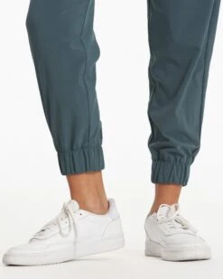 Villa Jogger | Stone -Vuori Sales Store VW493STN SP23 W ECOMM PANTS DETAIL 3132 1x1 0f289ecb a01c 4dc8 bb27 285cef2c60eb