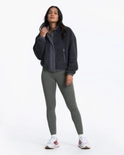 Cozy Sherpa Jacket | Charcoal -Vuori Sales Store VW530CCL 1743