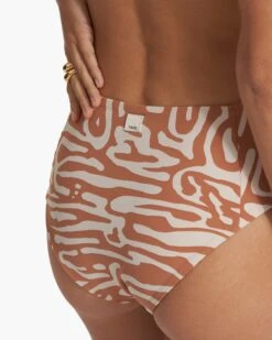 Dune Bikini Bottom | Palo Santo Maze -Vuori Sales Store VW700PSM SP23 W ECOMM WATERBOTTOMS 1886 FULL 1x1 1e80fd23 df04 4b7b 8def f95206bd5f51