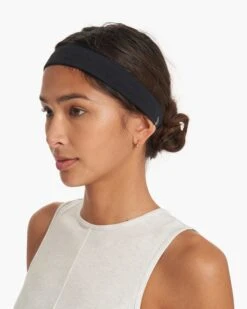 Volley Headband | Black 5 Volley Headband | Black -Vuori Sales Store VW821BLK SP23 AXS ECOMM ACCESSORIES 4091 DETAIL 1x1 af667a22 4a58 4a77 980d bb0326dd864d
